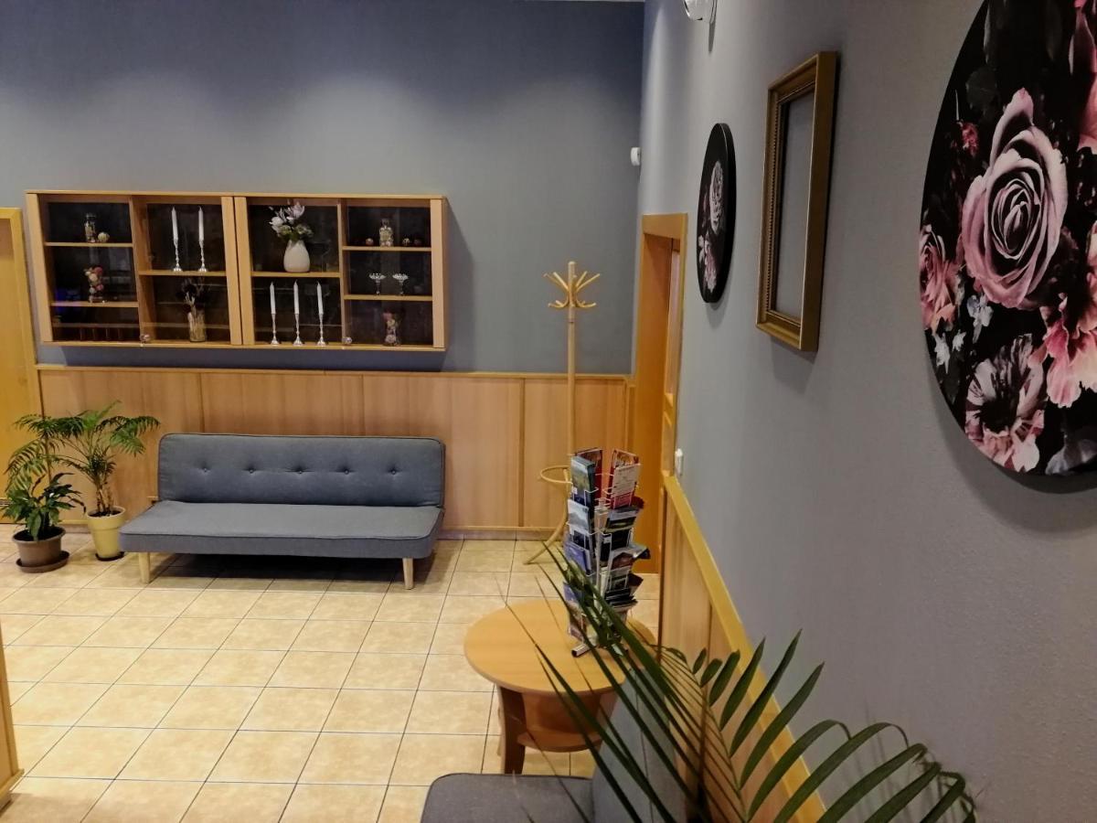 Vzdelavaci Stredisko A Hotel Varnsdorf Ngoại thất bức ảnh