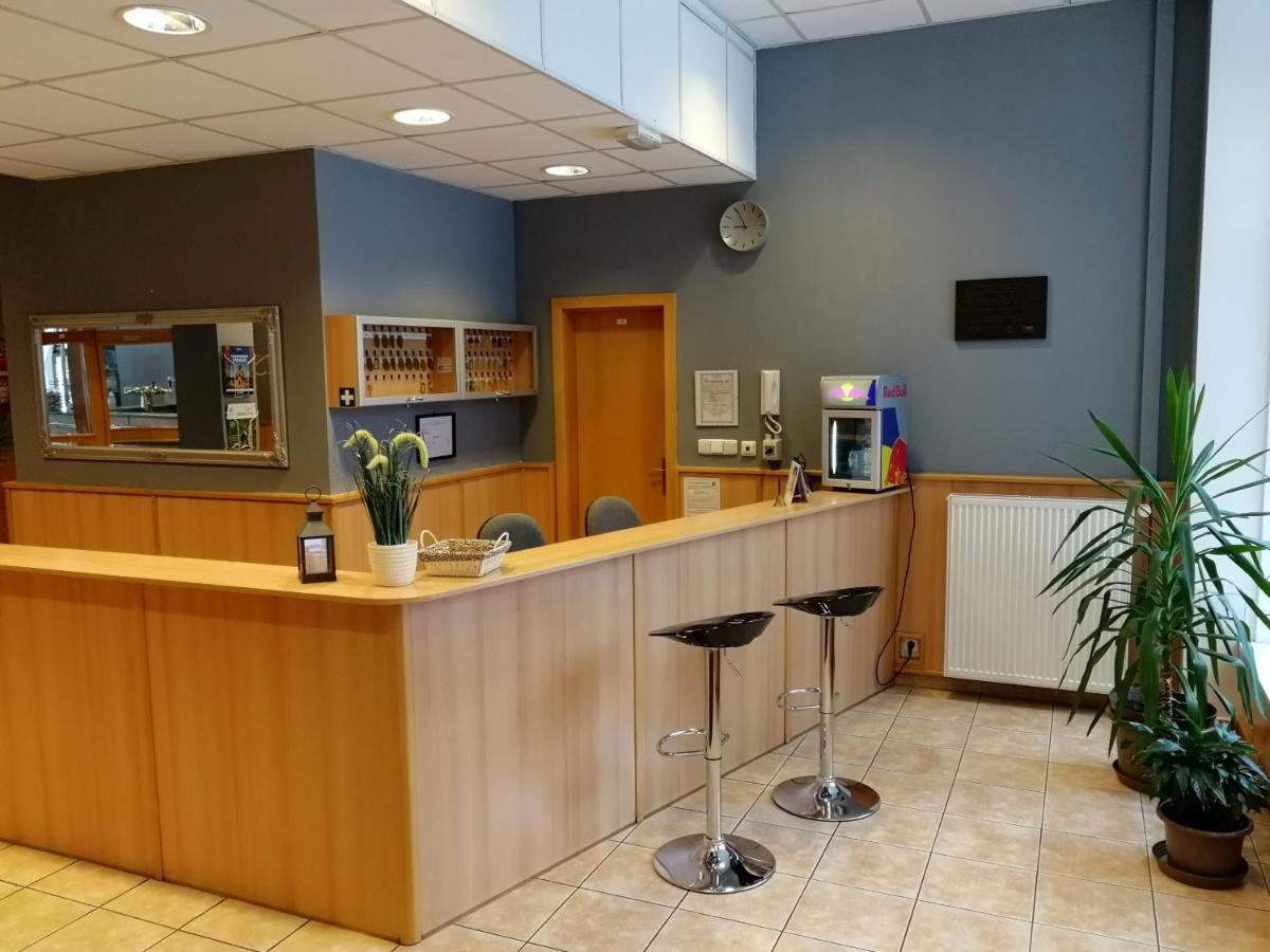 Vzdelavaci Stredisko A Hotel Varnsdorf Ngoại thất bức ảnh