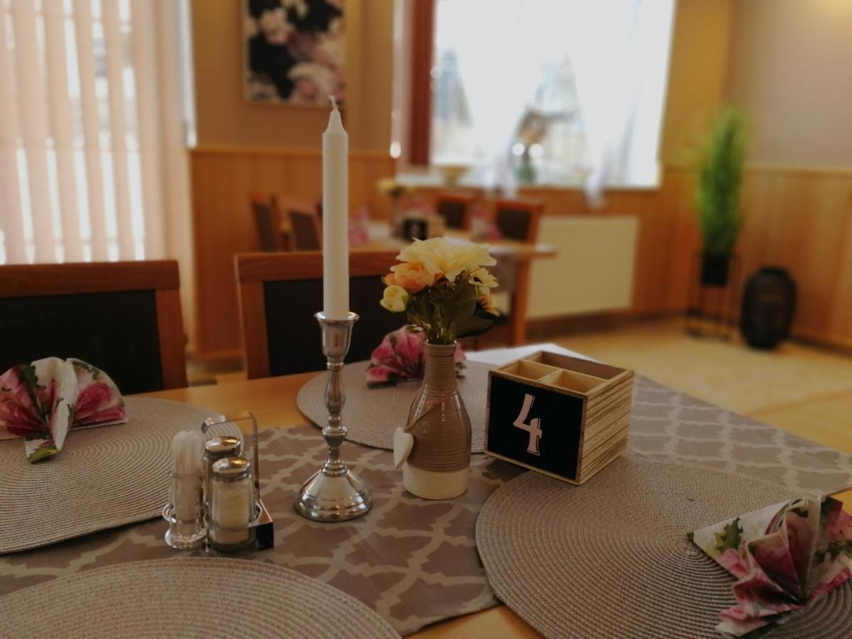 Vzdelavaci Stredisko A Hotel Varnsdorf Ngoại thất bức ảnh