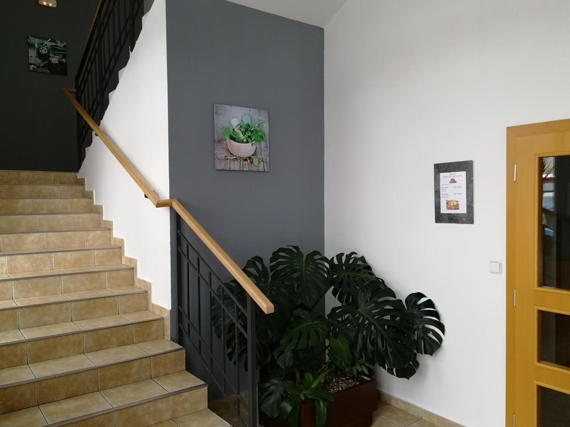 Vzdelavaci Stredisko A Hotel Varnsdorf Ngoại thất bức ảnh