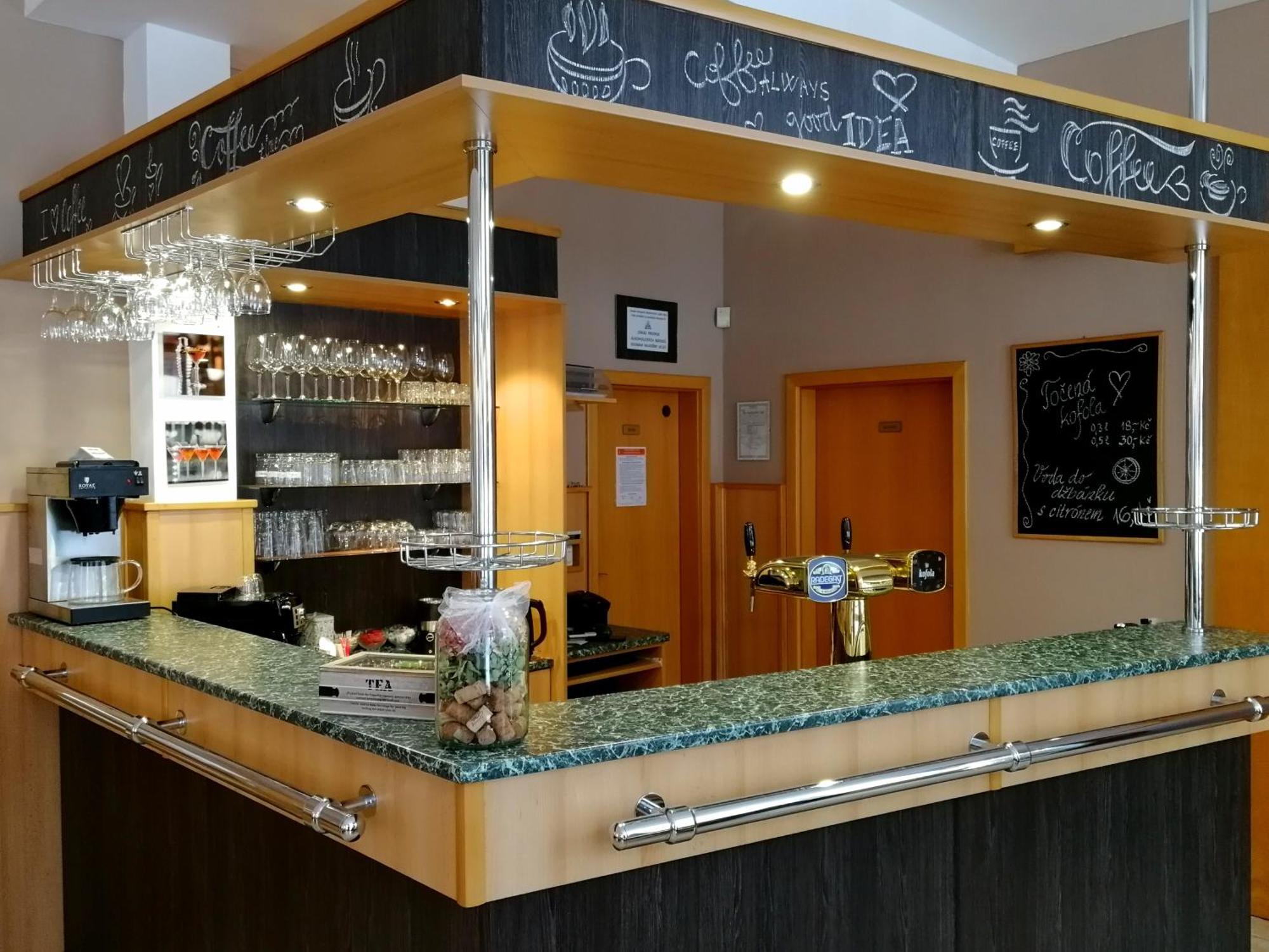 Vzdelavaci Stredisko A Hotel Varnsdorf Ngoại thất bức ảnh