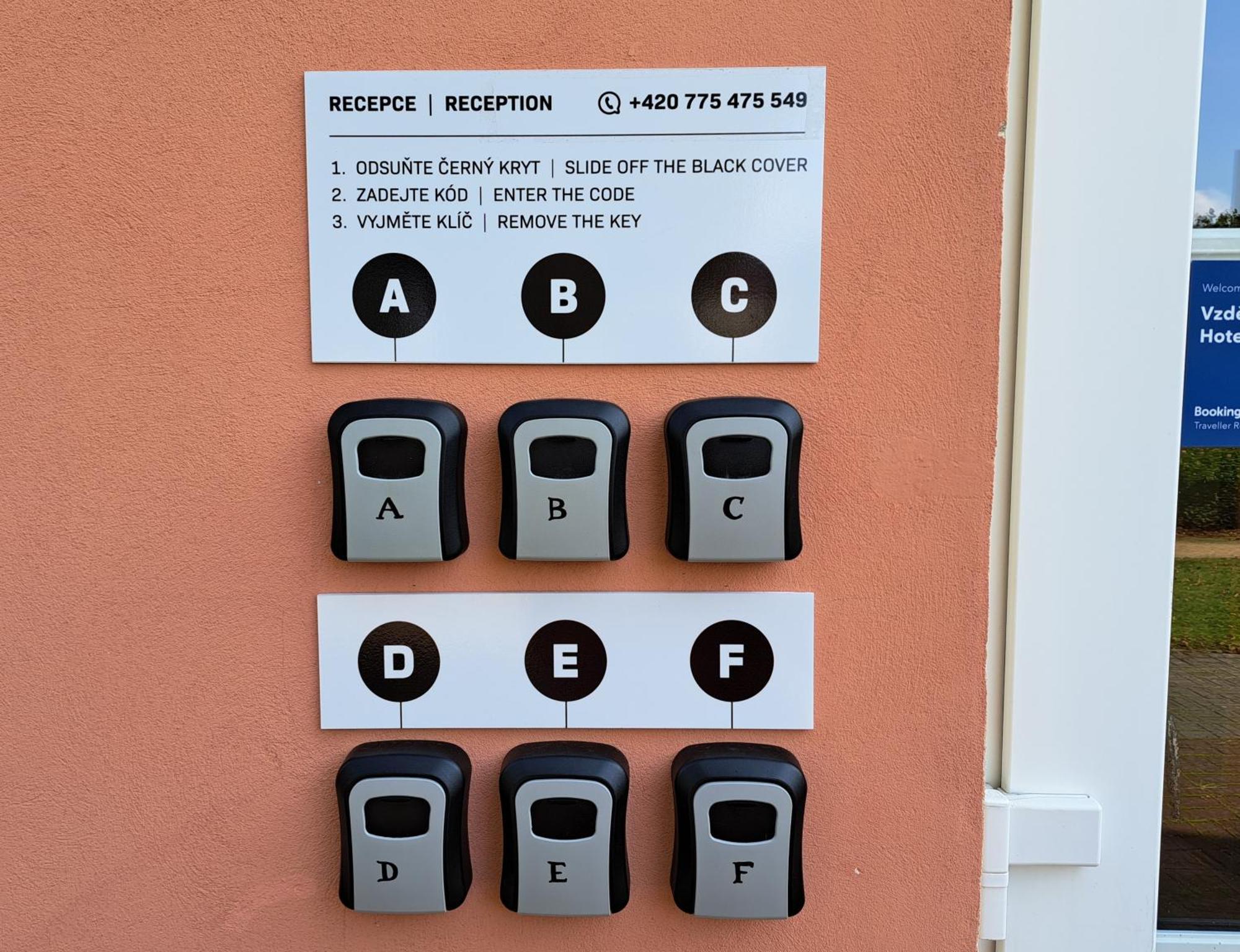 Vzdelavaci Stredisko A Hotel Varnsdorf Ngoại thất bức ảnh