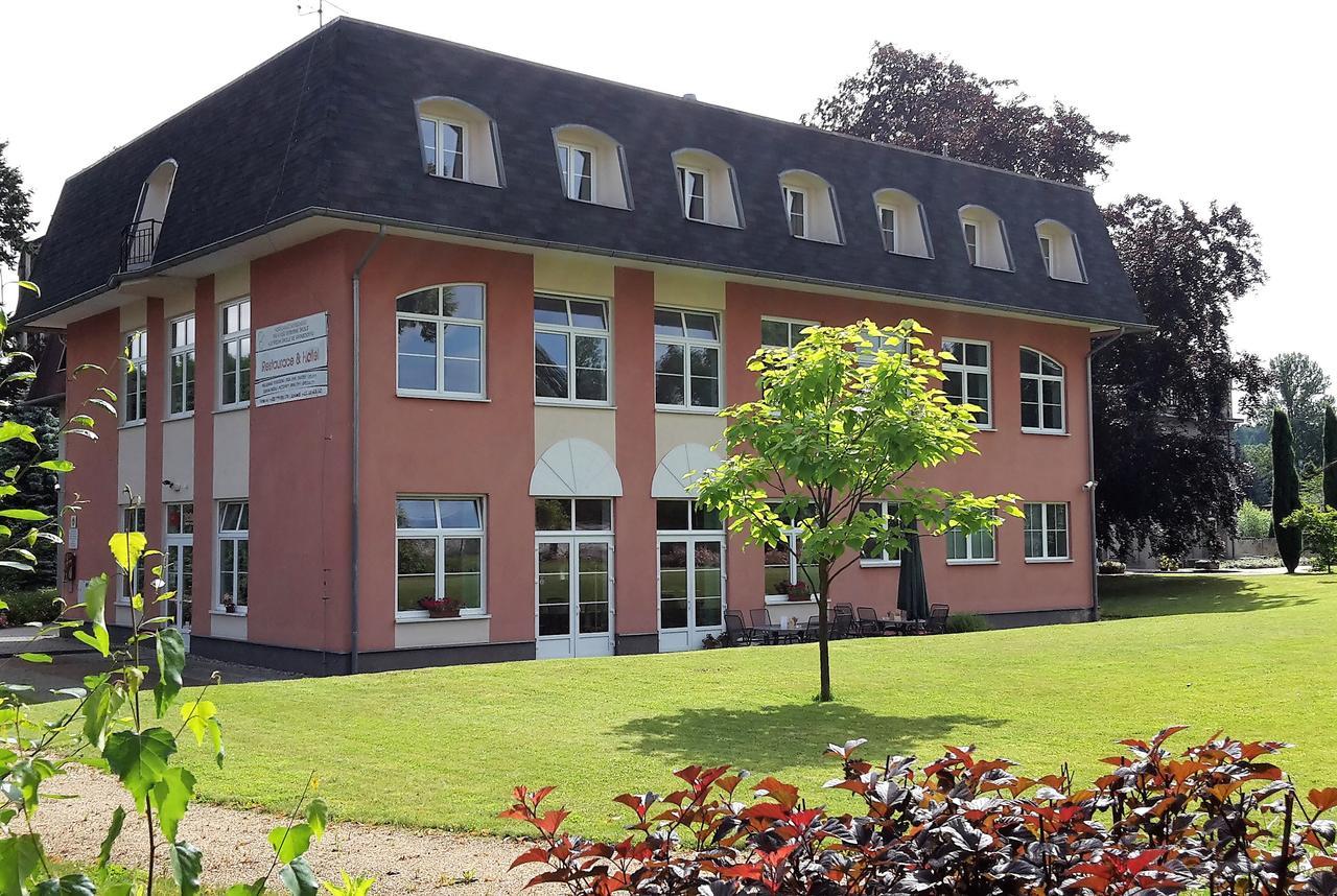 Vzdelavaci Stredisko A Hotel Varnsdorf Ngoại thất bức ảnh