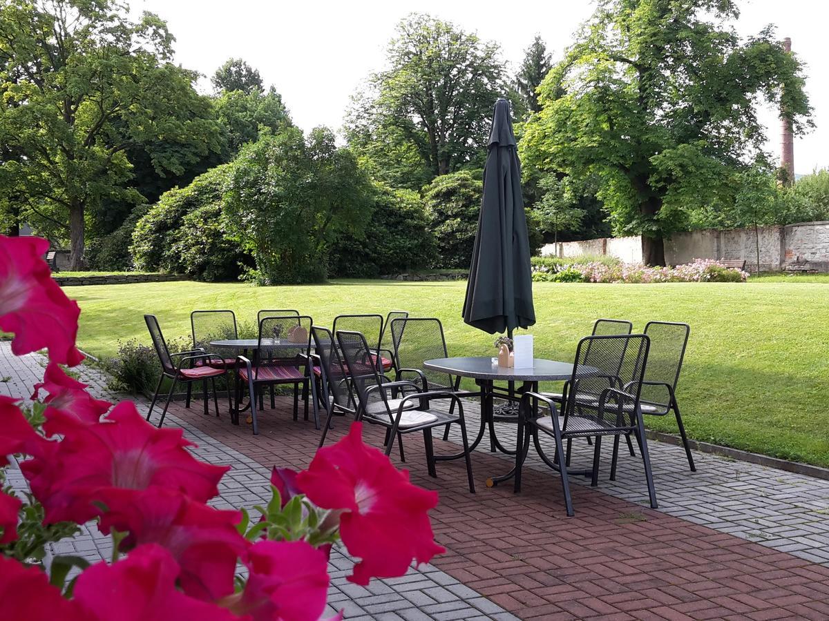Vzdelavaci Stredisko A Hotel Varnsdorf Ngoại thất bức ảnh
